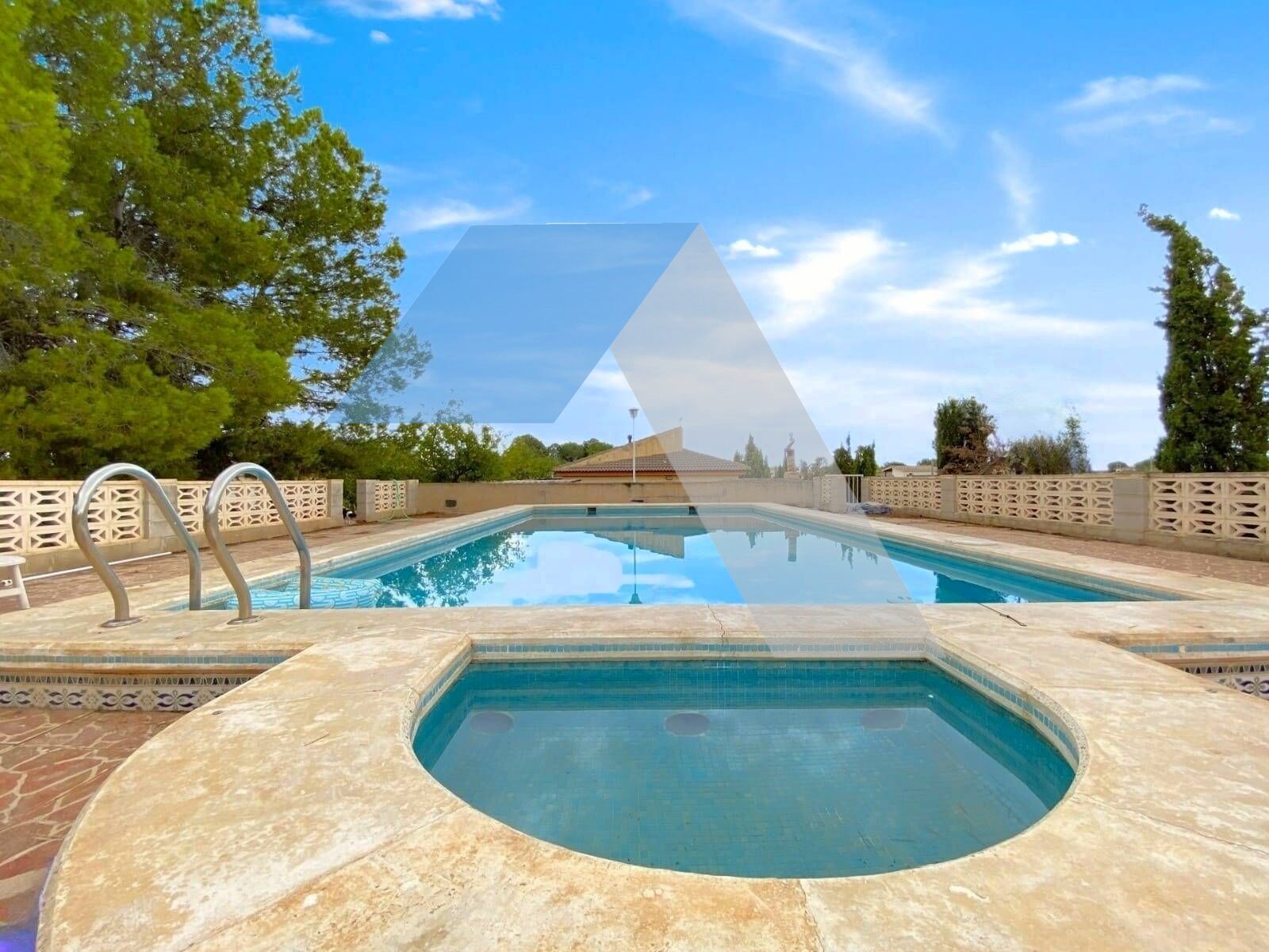 Piscina de Casa o xalet en venda en Alicante / Alacant amb Aire condicionat, Jardí privat i Traster
