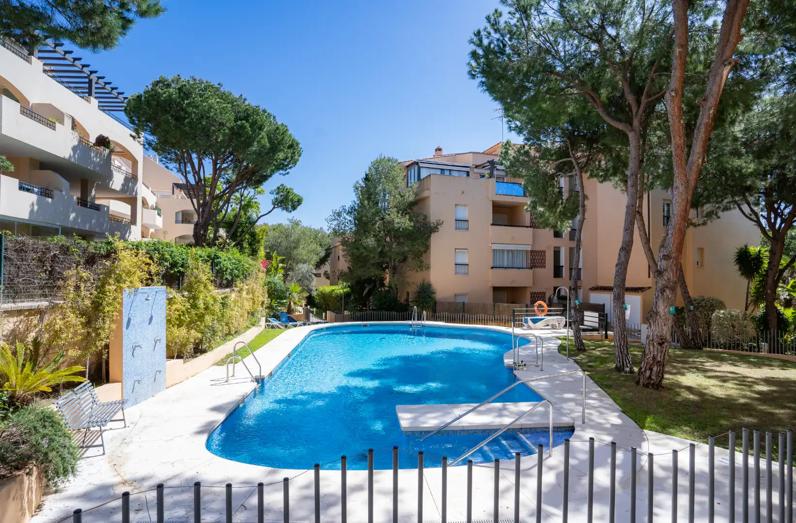 Swimming pool of Flat for rent in Marbella  with Air Conditioner, Heating and Terrace