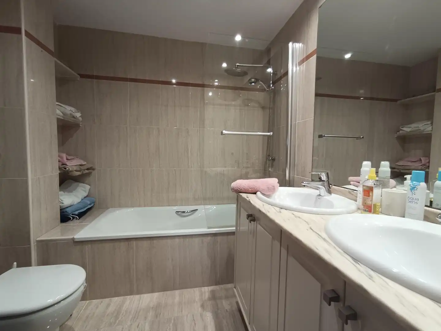 Bathroom of Flat for sale in Córdoba  with Air Conditioner and Storage room
