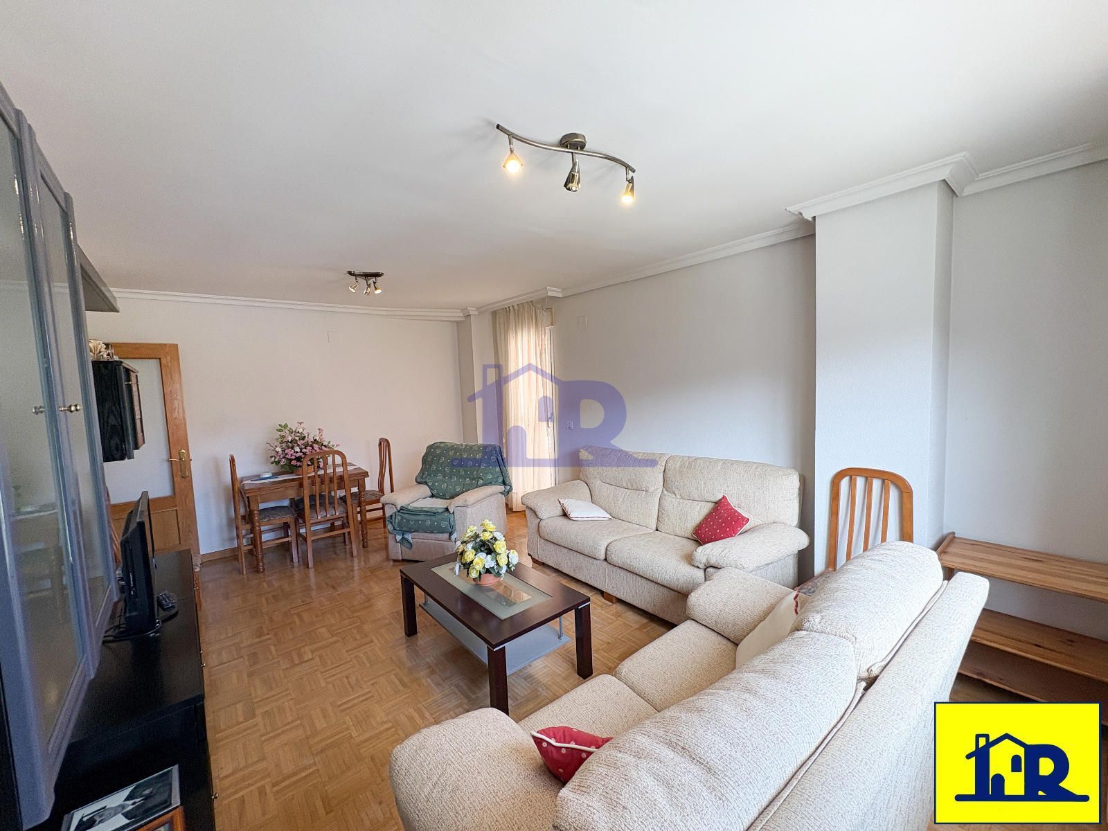 Sala de estar de Piso en venta en Cuenca Capital con Calefacción, Terraza y Trastero