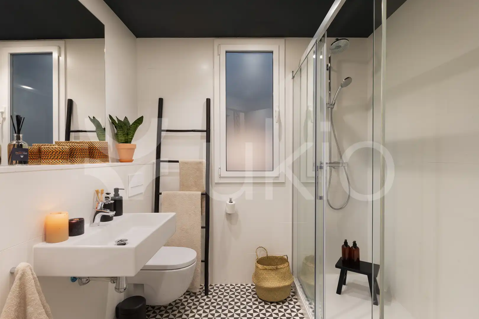Baño de Apartamento de alquiler en Barcelona con Aire acondicionado, Calefacción y Amueblado
