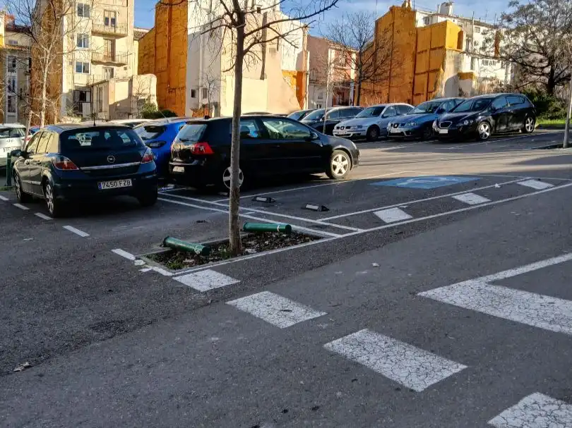 Parking de Oficina de alquiler en Alcoy / Alcoi con Aire acondicionado, Calefacción y Amueblado