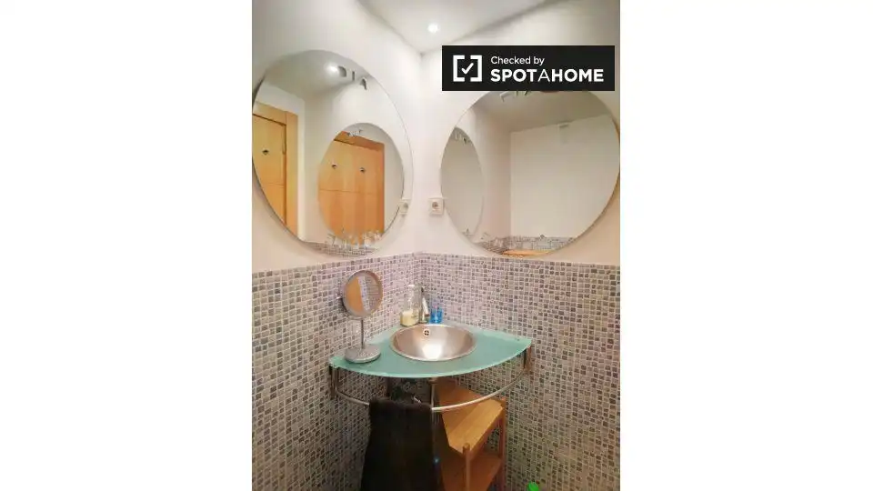 Badezimmer von Wohnung zur untervermieten in Madrid mit Klimaanlage, Heizung und Terrasse