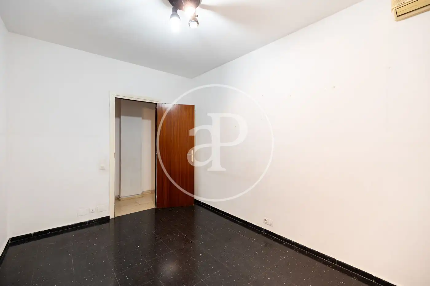 Piso en venta en Barcelona con Aire acondicionado, Calefacción y Balcón