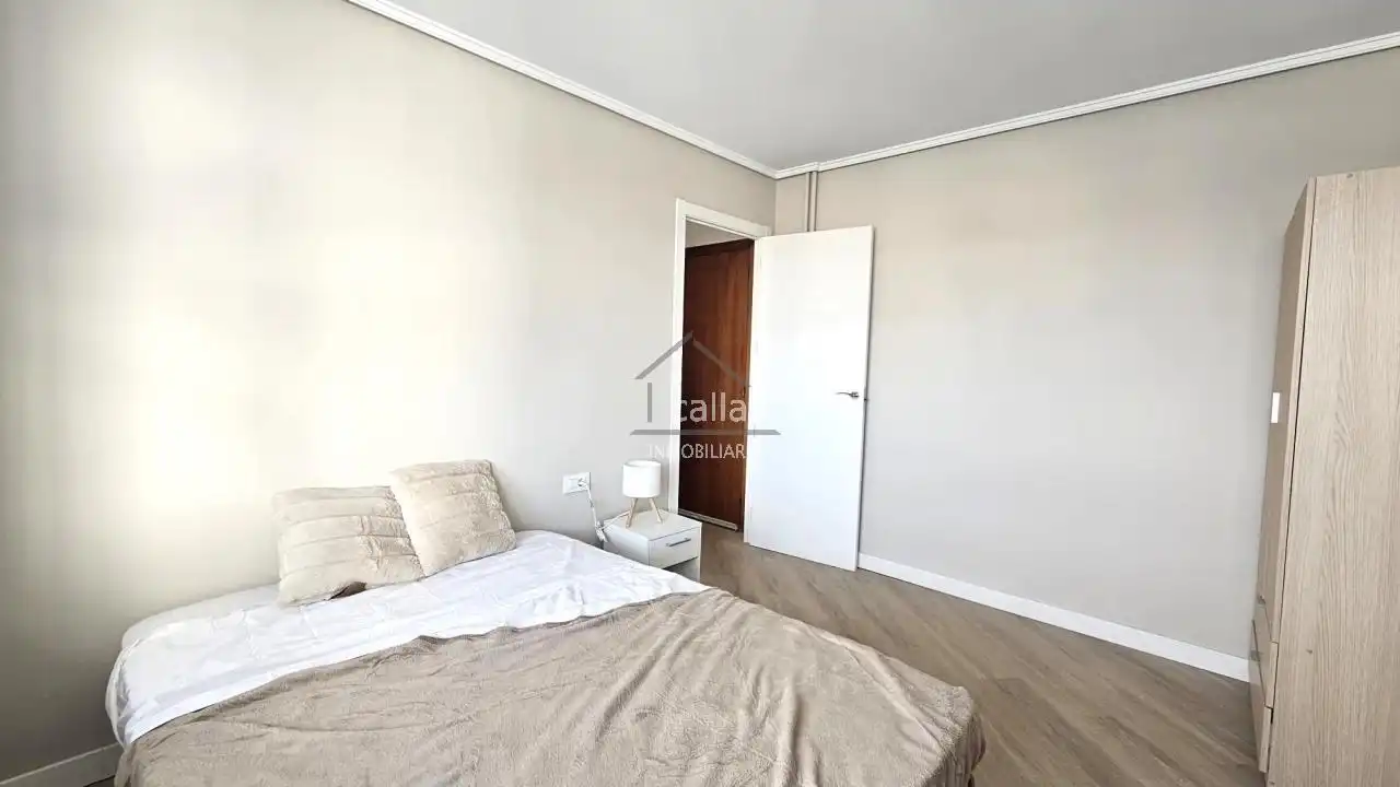 Habitación de Piso para compartir en Ferrol con Calefacción y Amueblado