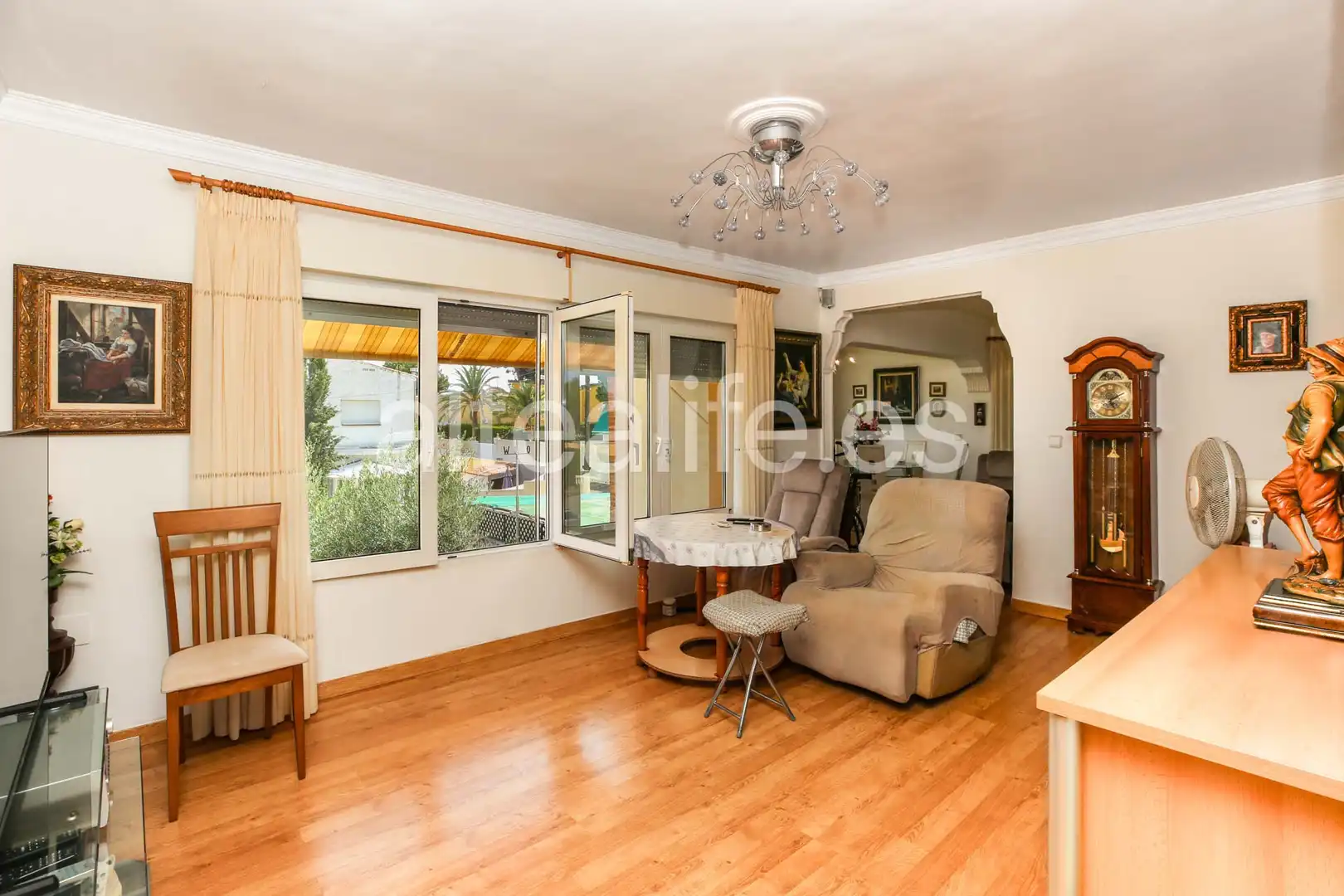 Sala d'estar de Casa o xalet en venda en La Nucia amb Aire condicionat, Jardí privat i Terrassa
