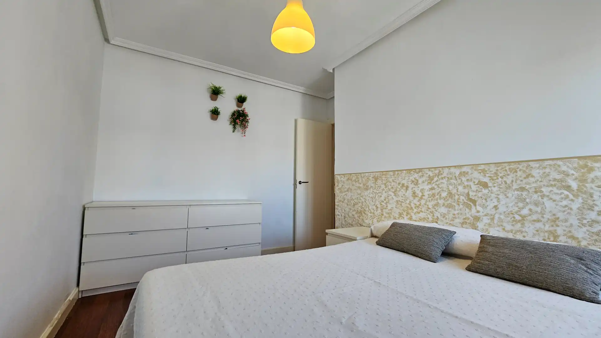 Habitación de Piso en venta en Zaragoza con Calefacción y Amueblado