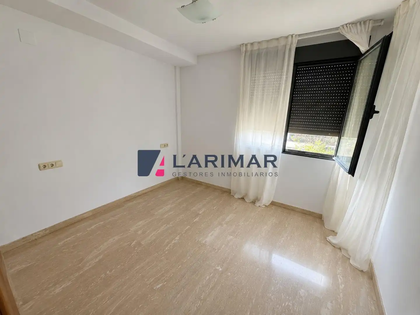Dormitori de Casa adosada de lloguer en Alicante / Alacant amb Aire condicionat, Calefacció i Jardí privat