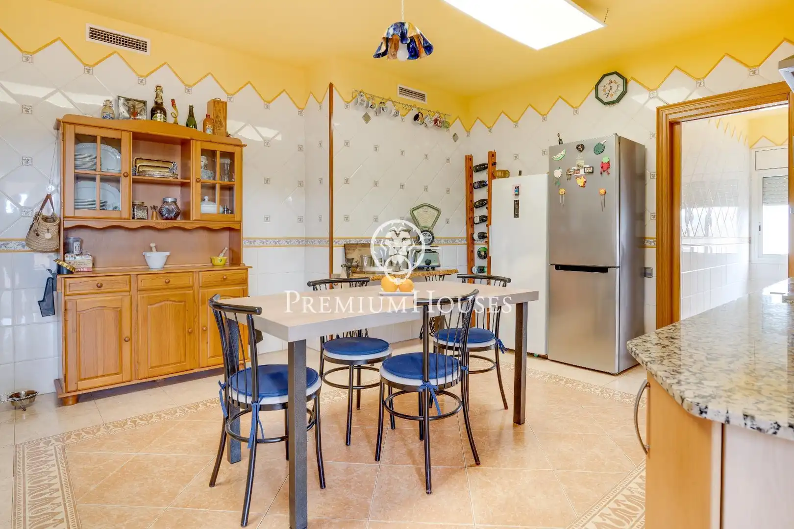 Cocina de Casa o chalet en venta en Vilanova i la Geltrú con Aire acondicionado, Calefacción y Jardín privado