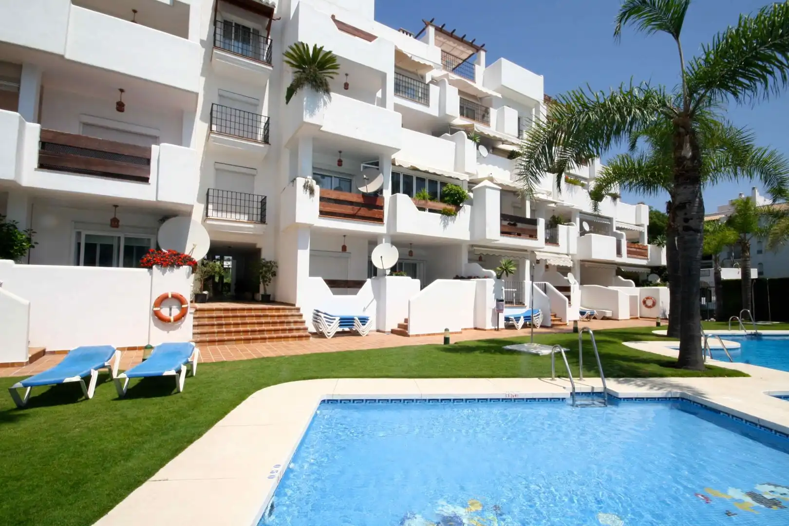Piano terra con piscina in affitto a Nueva Andalucía
