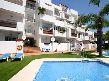 Baixos amb piscina de lloguer a Nueva Andalucía