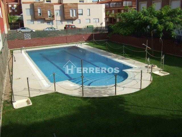 Swimming pool of Single-family semi-detached for sale in Lardero  with Heating, Parquet flooring and Terrace