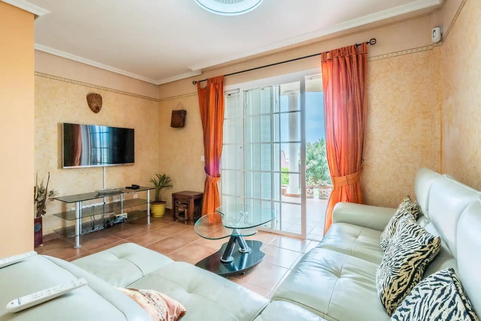 Sala de estar de Casa adosada de alquiler en Granadilla de Abona con Jardín privado, Terraza y Balcón