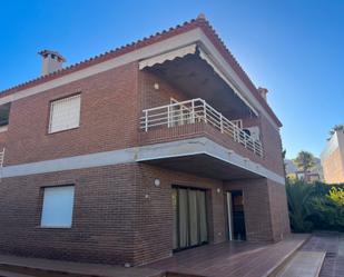 Vista exterior de Casa o xalet en venda en Benidorm amb Aire condicionat, Calefacció i Jardí privat