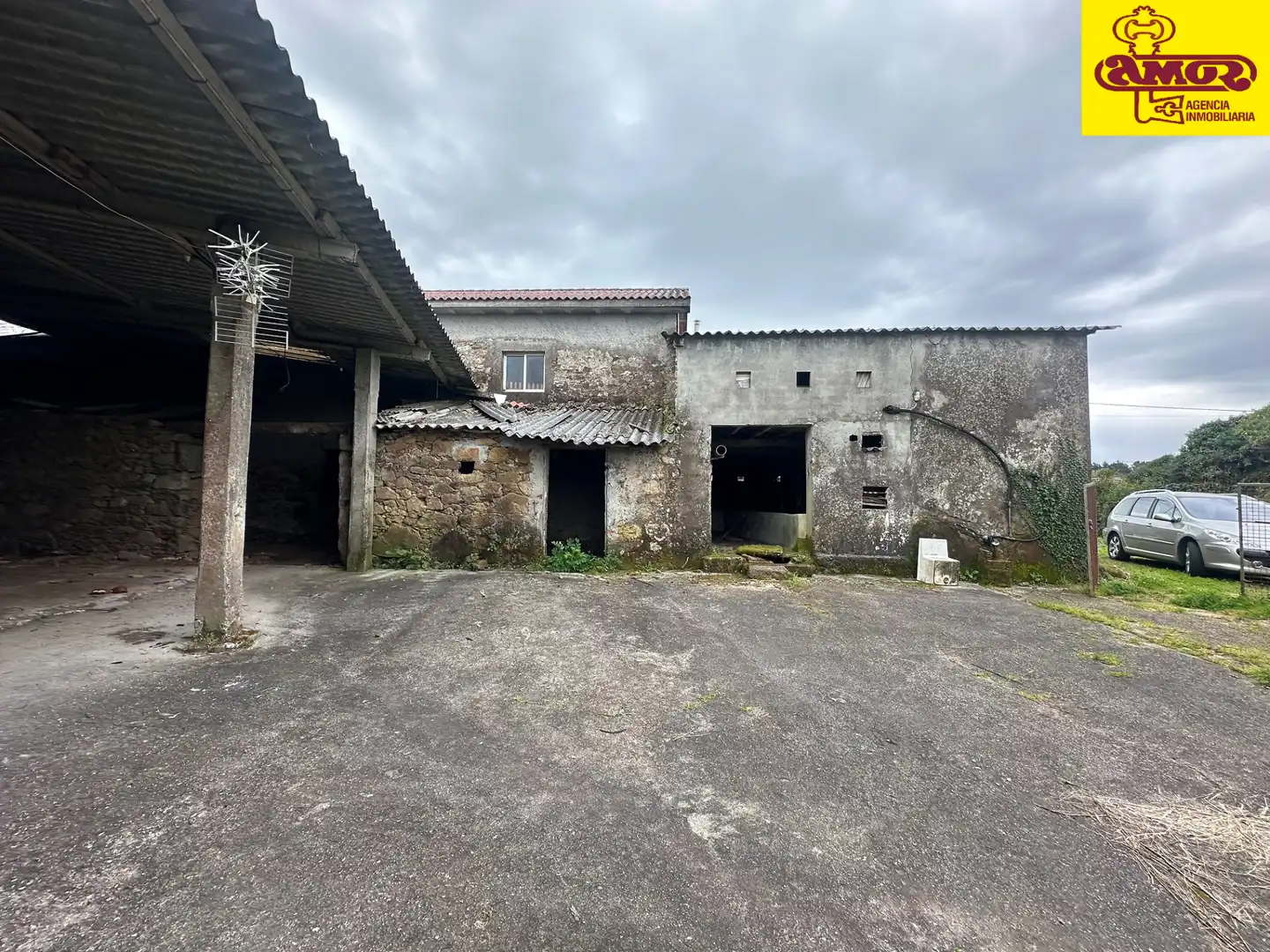 Vista exterior de Casa o xalet en venda en Santiago de Compostela  amb Jardí privat