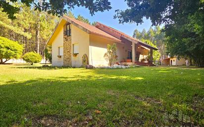 Vista exterior de Casa o xalet en venda en Vedra amb Calefacció, Jardí privat i Parquet