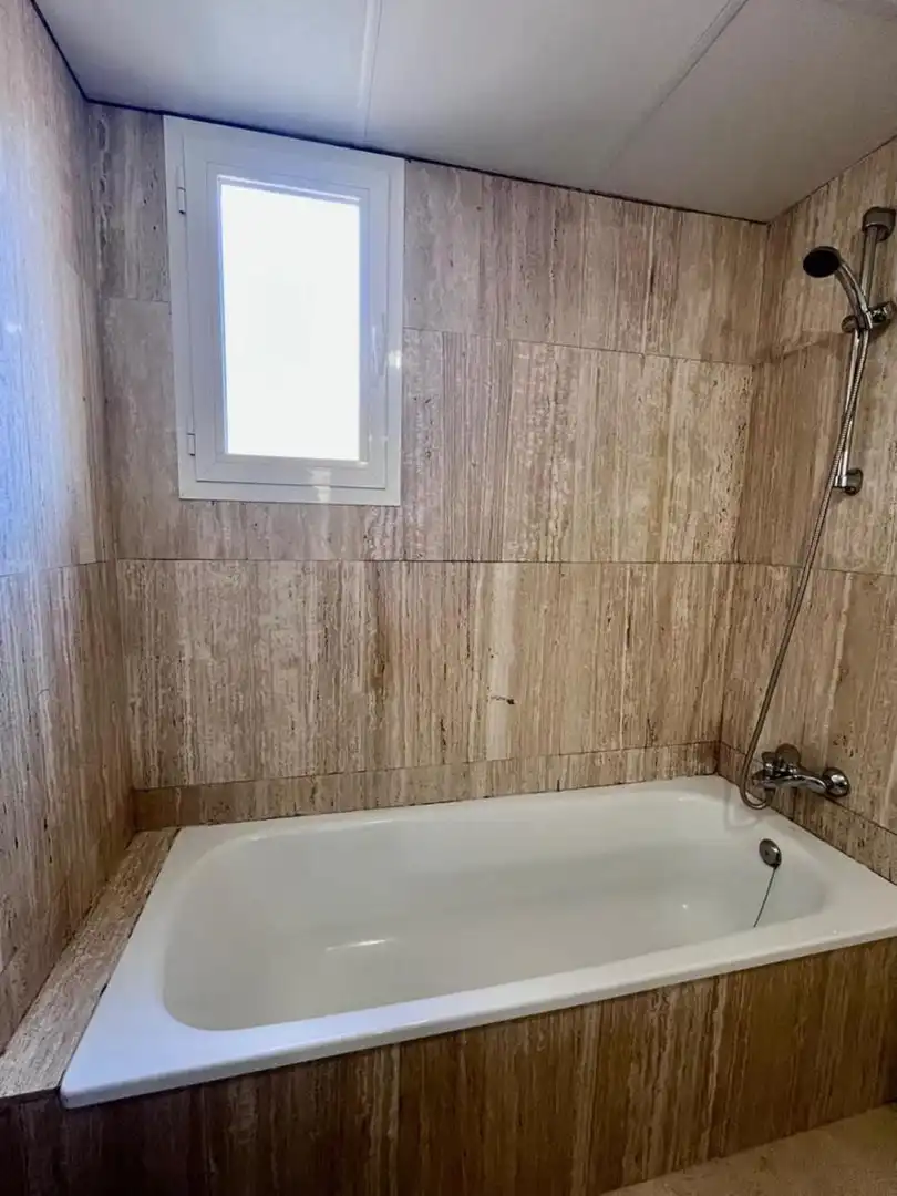 Bany de Àtic en venda en Marbella amb Aire condicionat, Terrassa i Piscina