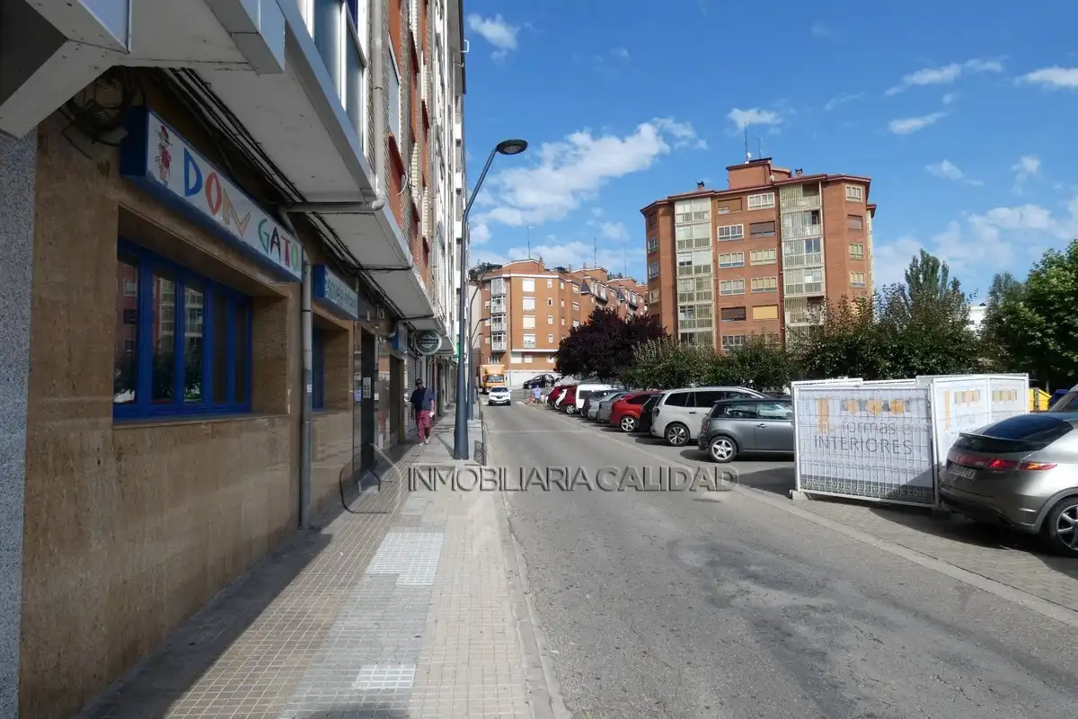 Vista exterior de Local de alquiler en Burgos con Calefacción