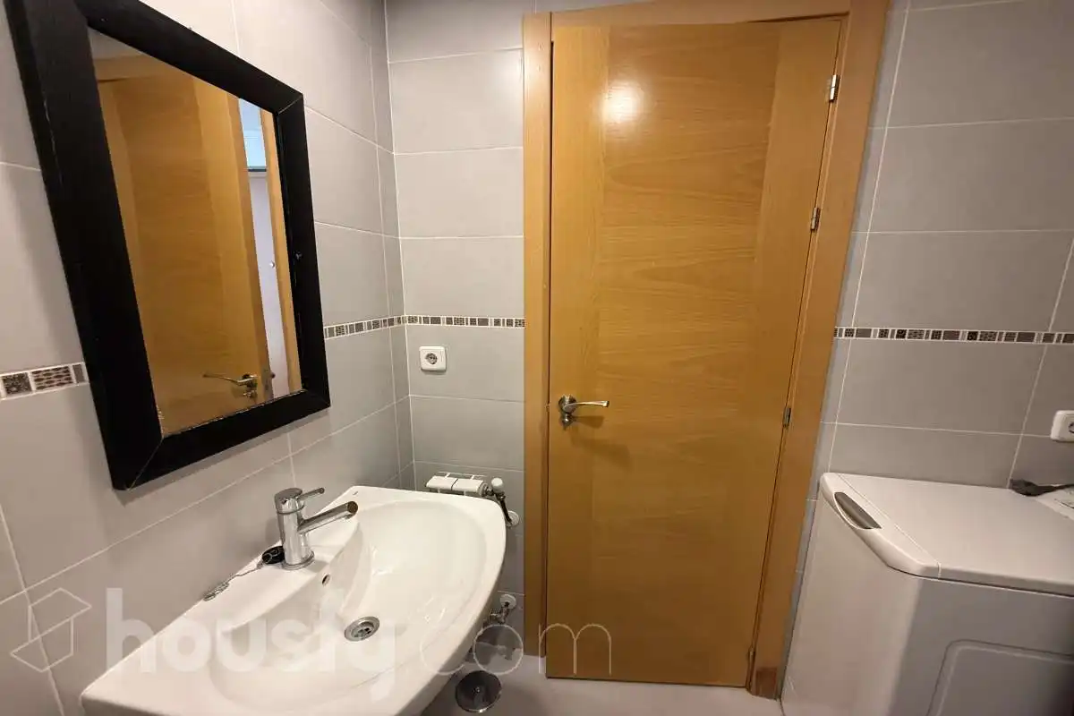 Baño de Piso de alquiler en Madrid con Calefacción, Parquet y Terraza