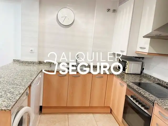 Cuina de Pis de lloguer en Dénia amb Aire condicionat, Terrassa i Traster