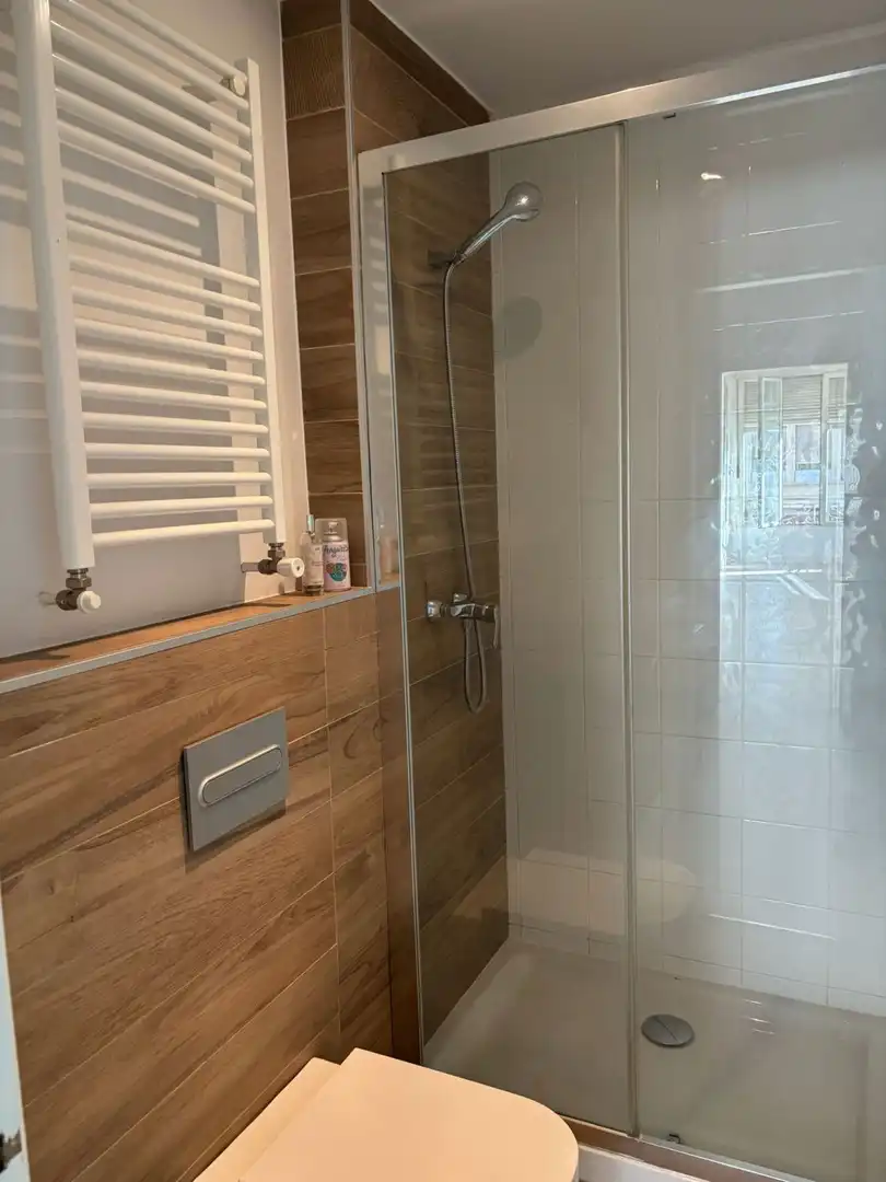 Bany de Apartament de lloguer en León Capital  amb Calefacció