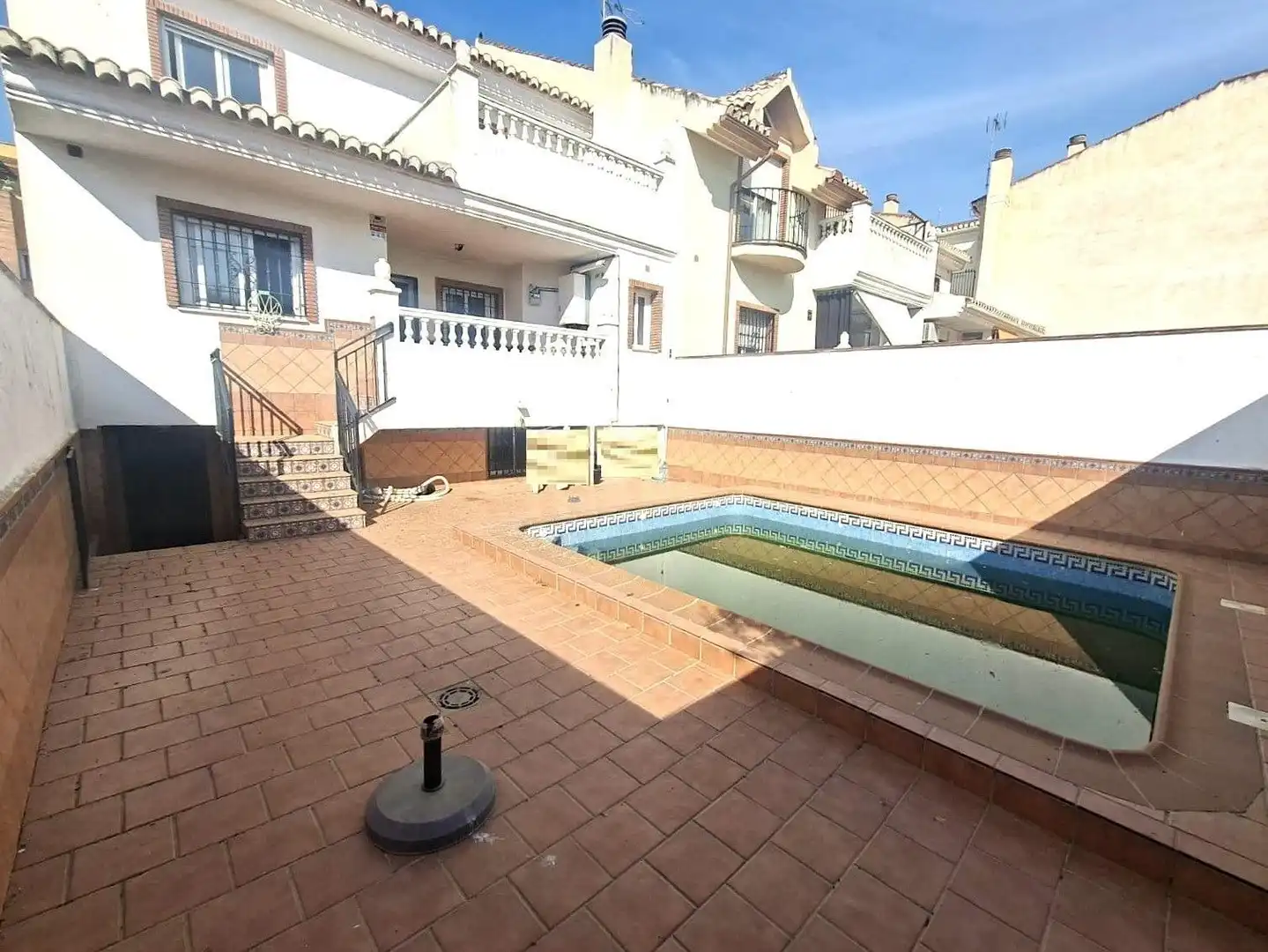 Piscina de Casa adosada en venda en Las Gabias