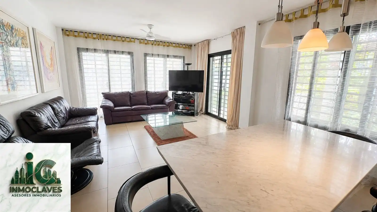 Living room of Detached homes for sale in Algeciras  with Air Conditioner, Heating and Private garden