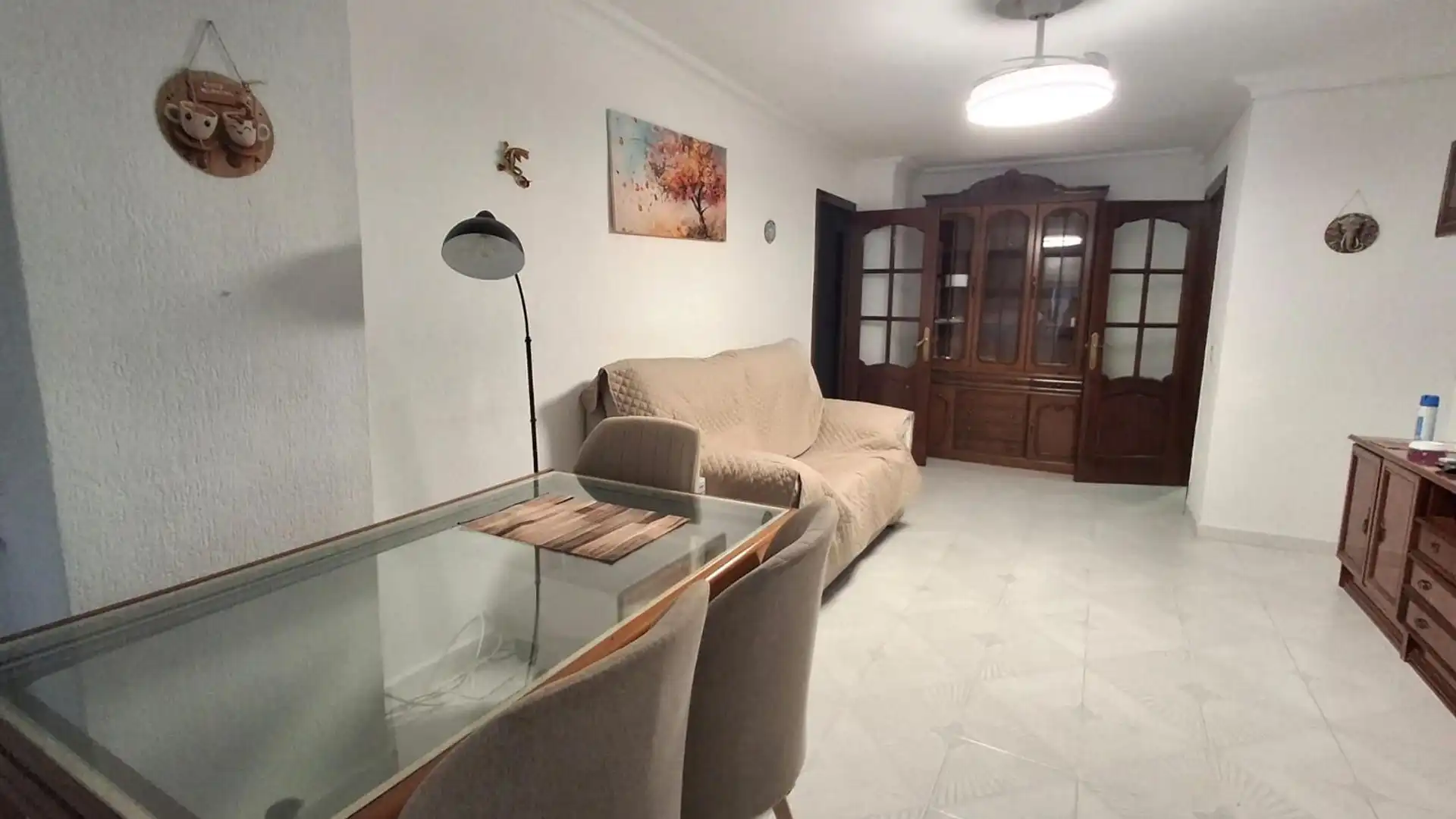 Sala de estar de Piso para compartir en  Huelva Capital con Lavadora y Microondas