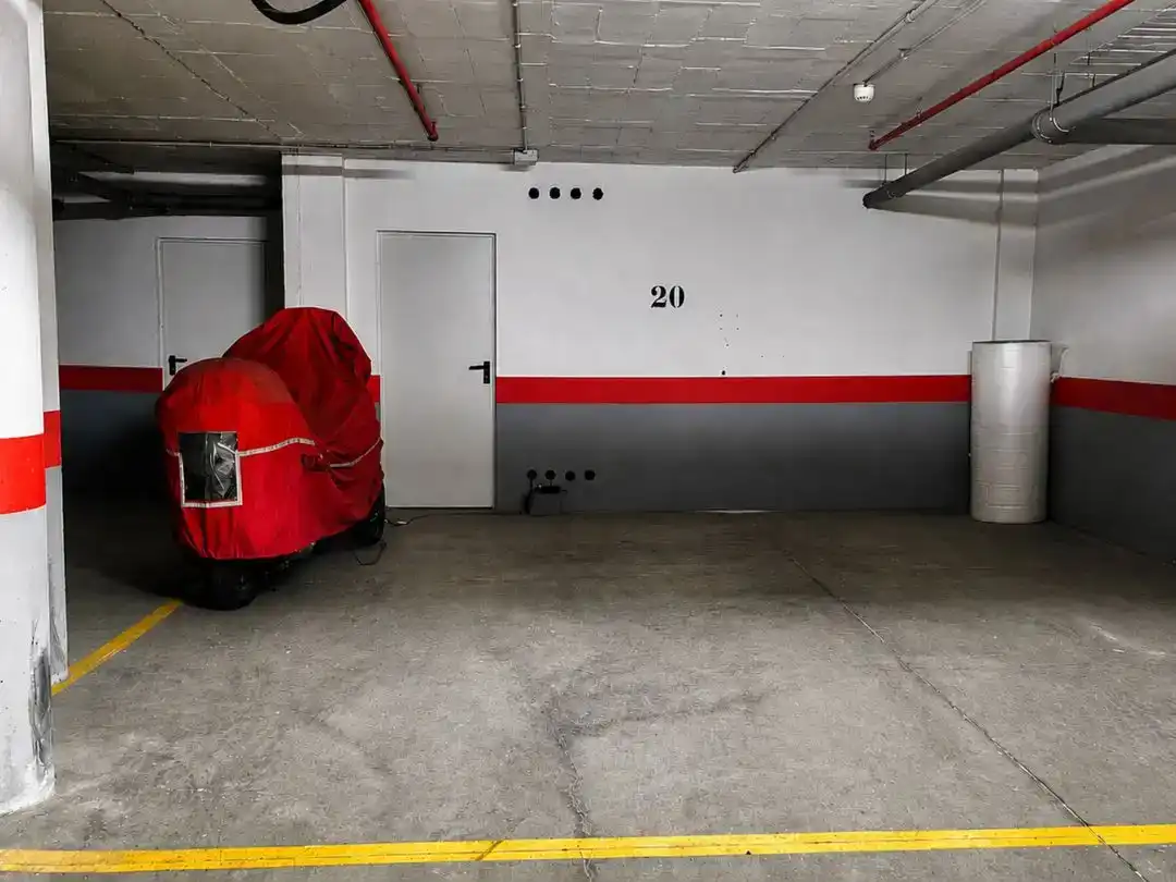 Parking de Apartamento en venta en Marbella con Aire acondicionado, Piscina y Balcón