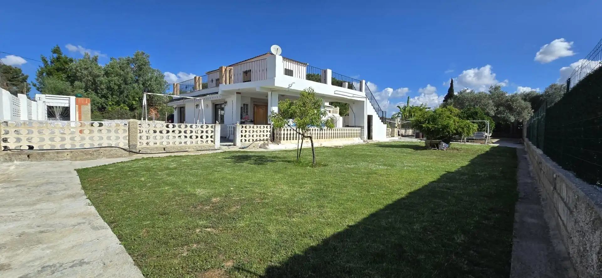 Vista exterior de Casa o chalet en venta en Llíria con Jardín privado, Terraza y Piscina comunitaria