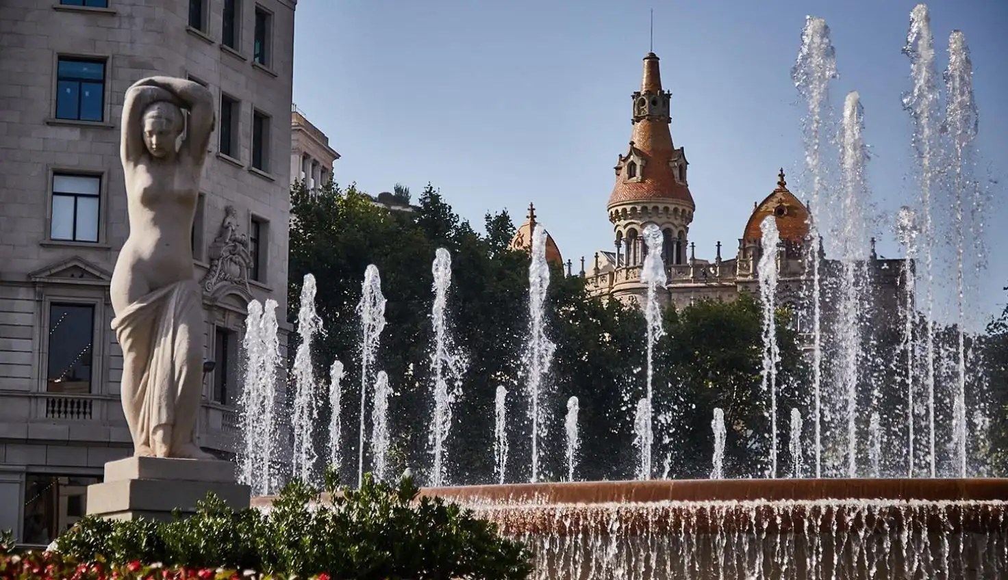 Vista exterior de Edifici en venda en Barcelona
