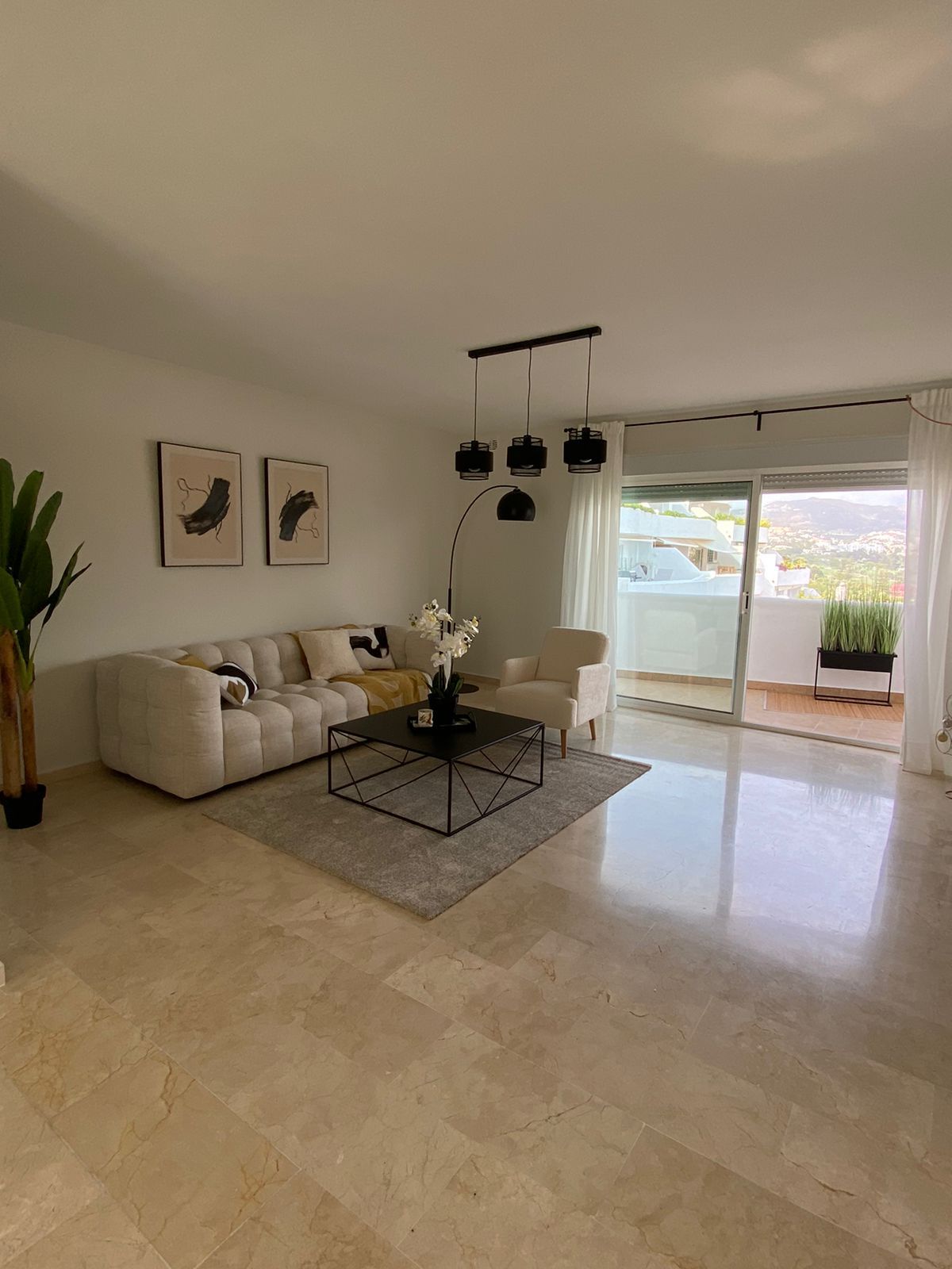Living room of Apartment for sale in Marbella  with Air Conditioner, Heating and Terrace