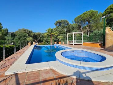 Villa avec piscine à vendre à Calle Calle Madroñal