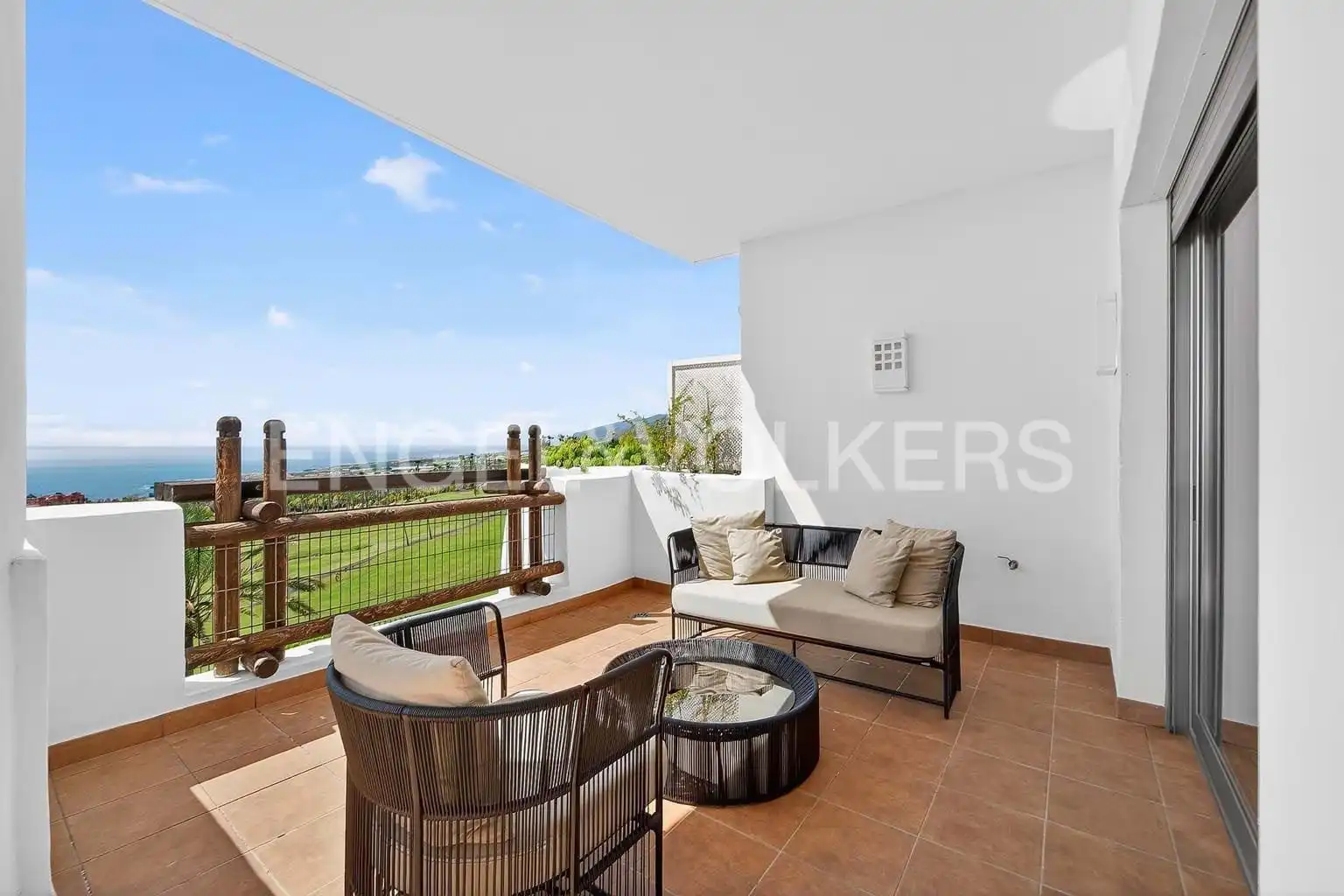 Vista exterior de Piso en venta en Guía de Isora con Aire acondicionado, Terraza y Piscina