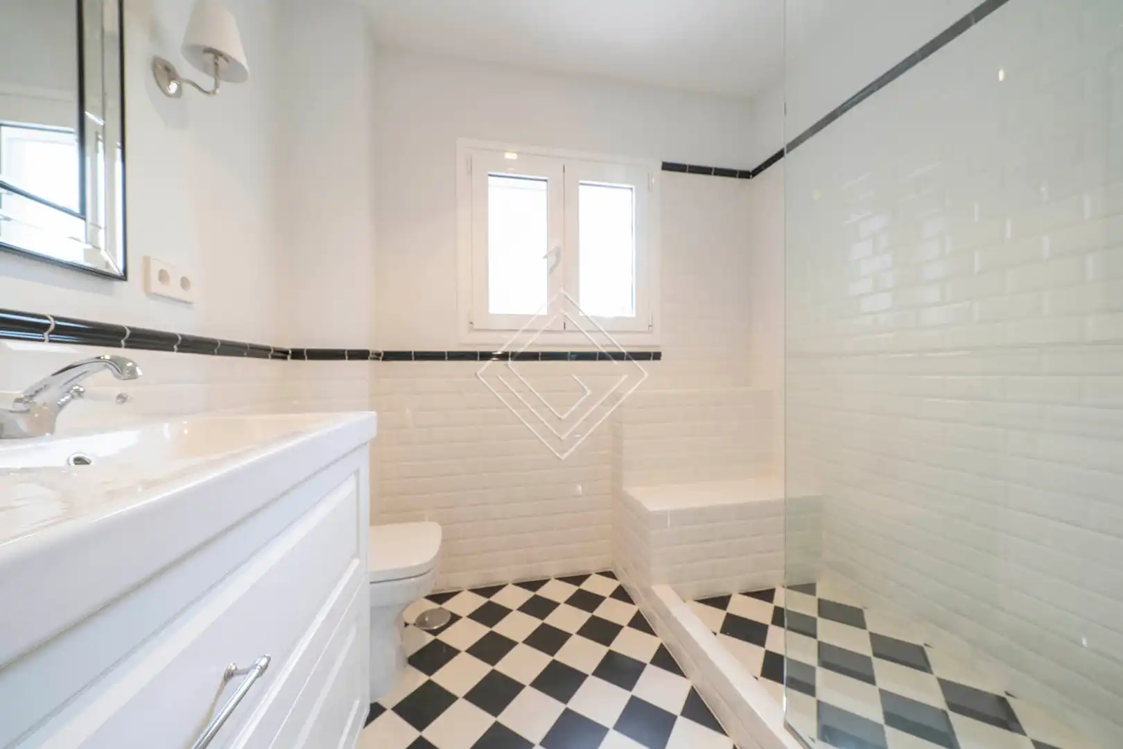 Bathroom of Flat for rent in Madrid  with Air Conditioner, Heating and Storage room