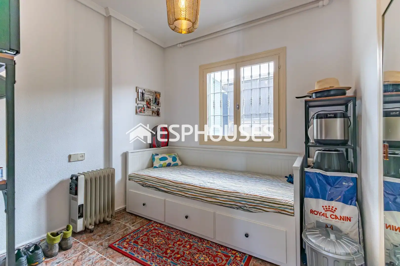Schlafzimmer von Erdgeschoss zum Verkauf in Guardamar del Segura mit Klimaanlage, Terrasse und Balkon