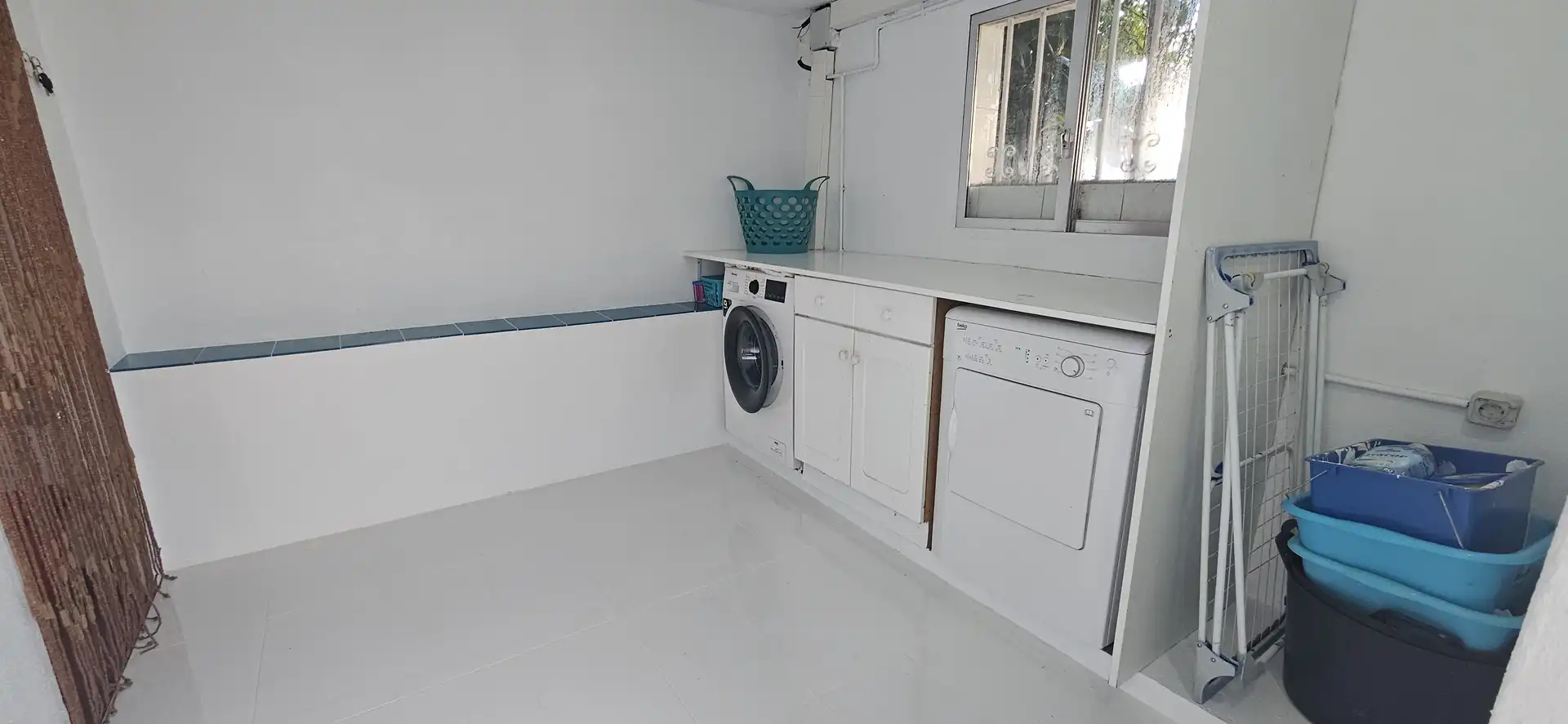 Einfamilien-Reihenhaus zum Verkauf in L'Alfàs del Pi mit Abstellraum, Schwimmbad und Möbliert
