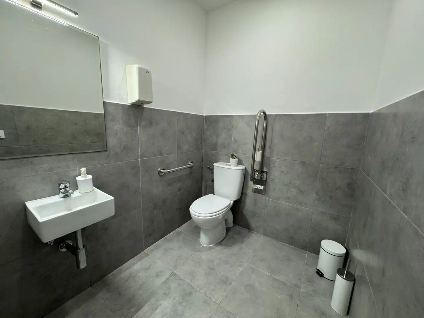 Baño de Local en venta en Sants - Montjuïc