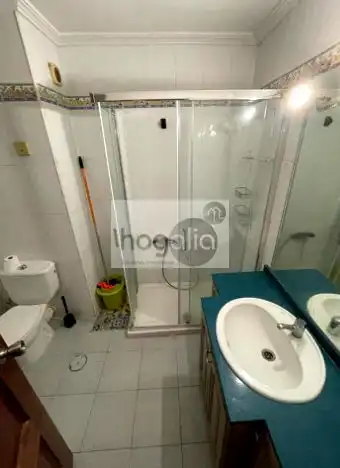 Baño de Piso de alquiler en Sevilla con Aire acondicionado y Amueblado