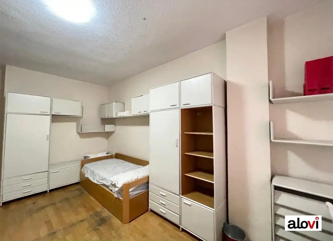 Habitación de Piso para compartir en Granada con Calefacción y Amueblado