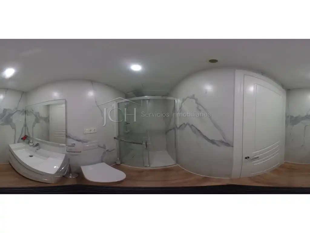 Baño de Piso en venta en Fuengirola con Piscina, Horno y Lavadora