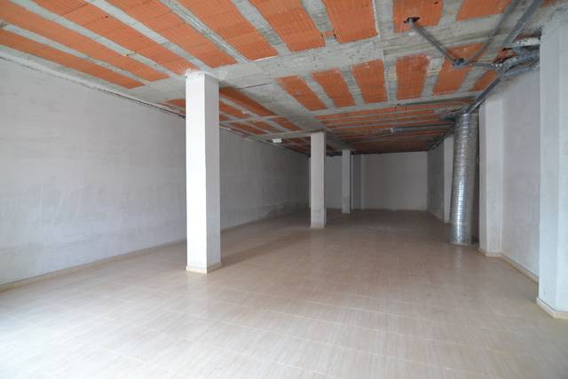 Local comercial en Venta en Calle Tornavacas en Miralvalle - Av. Virgen del Puerto - La Data