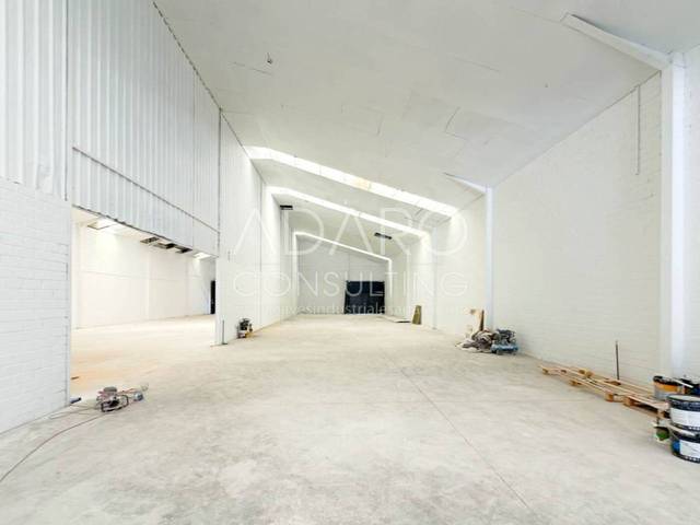 Nave industrial en Alquiler en Calle Atenas en Torres de la Alameda