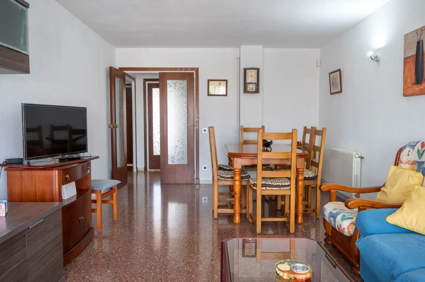 Sala de estar de Piso en venta en Torredembarra con Calefacción, Terraza y Piscina comunitaria