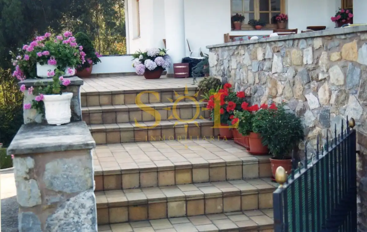 Terrassa de Casa o xalet en venda en Pravia amb Calefacció i Jardí privat