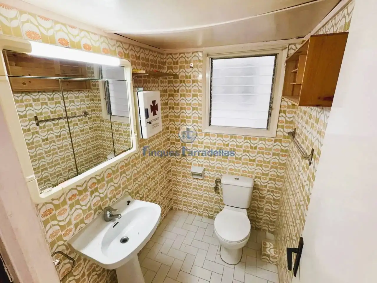 Badezimmer von Wohnung zum Verkauf in Pineda de Mar mit Klimaanlage und Balkon