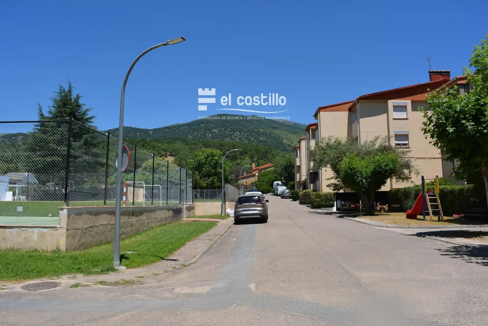 Vista exterior de Pis en venda en Santa María del Tiétar amb Terrassa i Moblat
