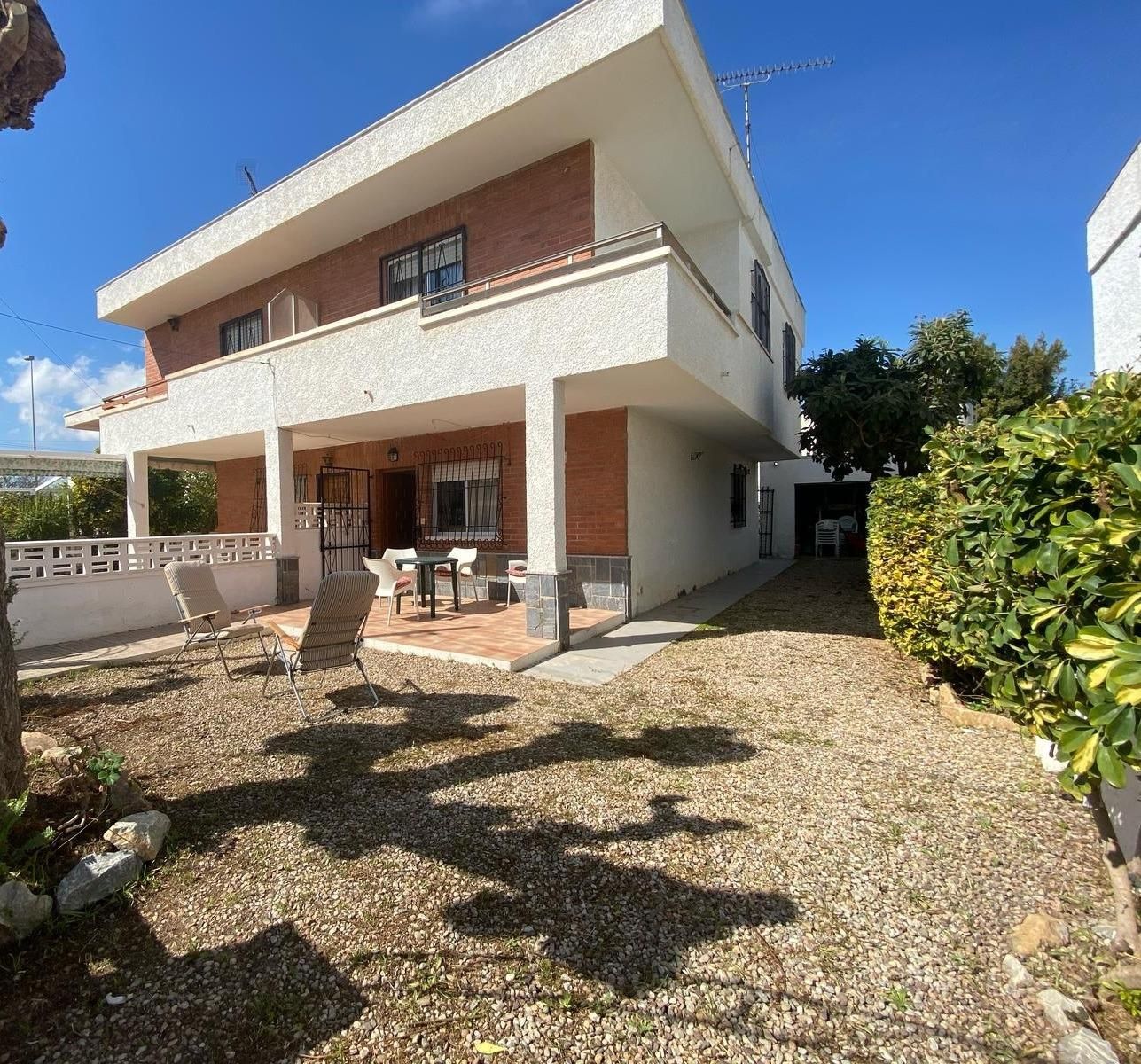 Vista exterior de Casa o xalet en venda en Cartagena amb Jardí privat i Balcó