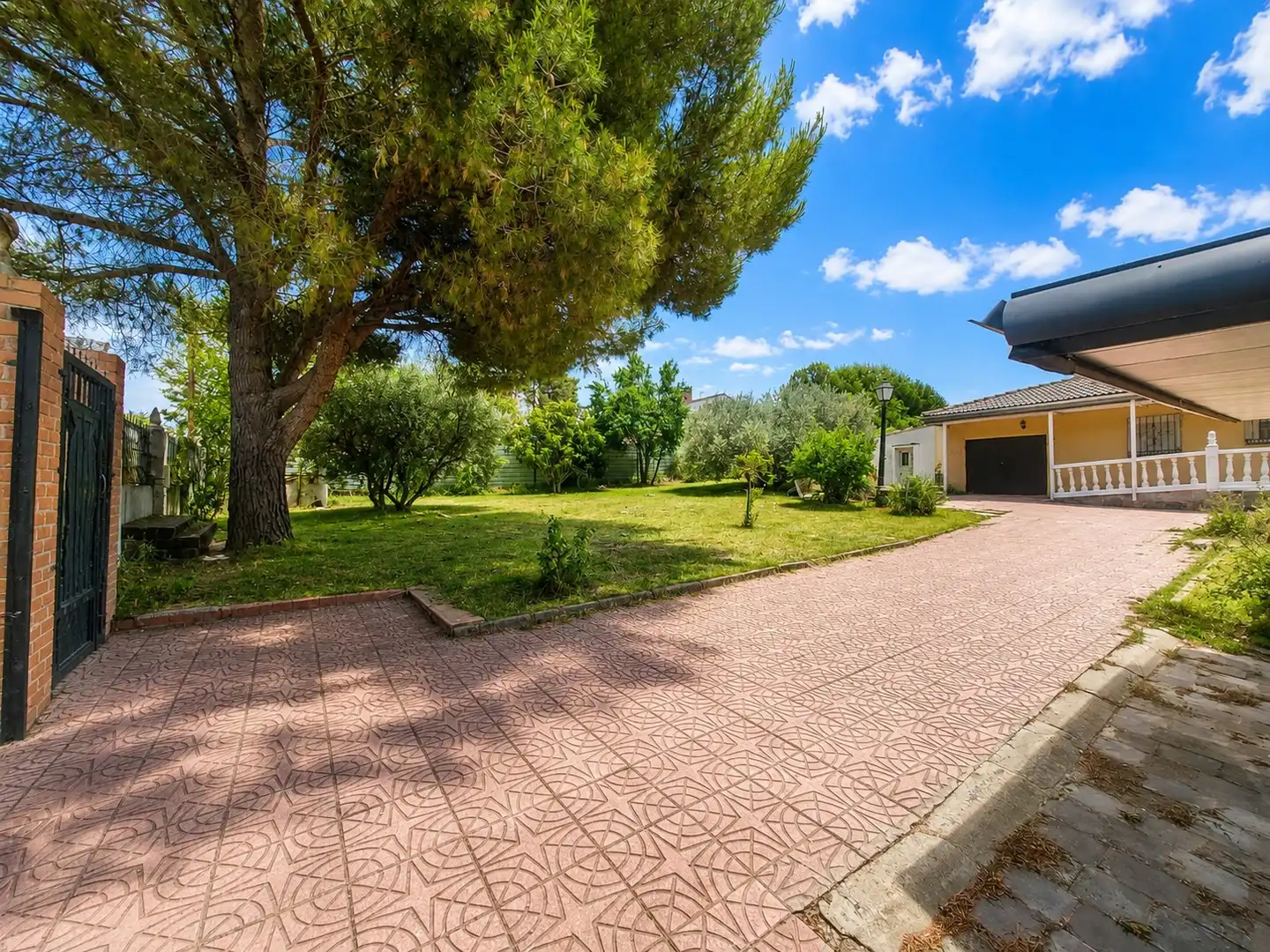 Vista exterior de Casa o chalet en venta en Valdeavero con Calefacción, Jardín privado y Parquet