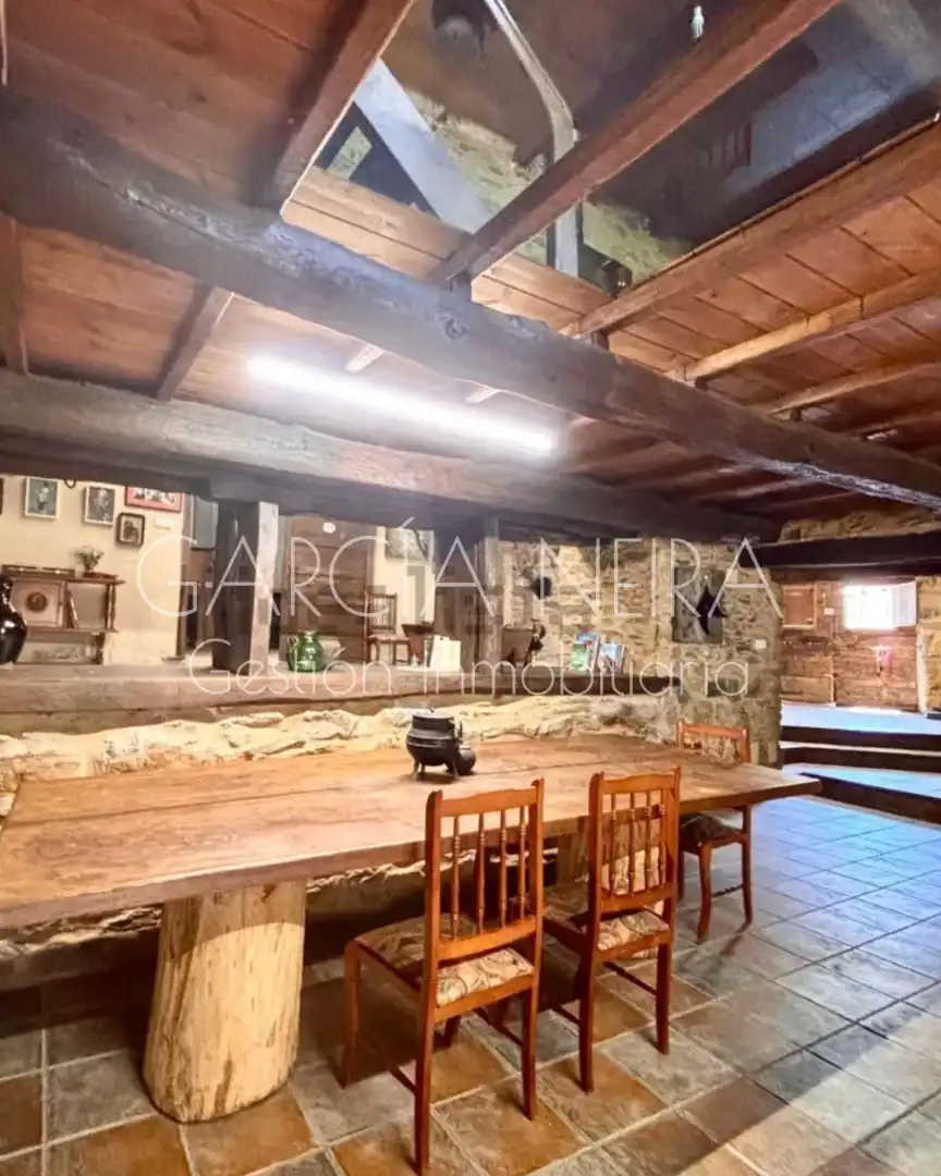 Finca rústica en venta en Baralla con Jardín privado, Parquet y Amueblado